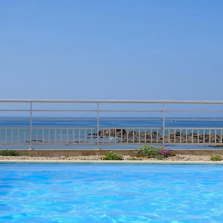 Les Pieds Dans Leau Acces Direct Sur La Cote Sauvage - 2 Pers Apartment